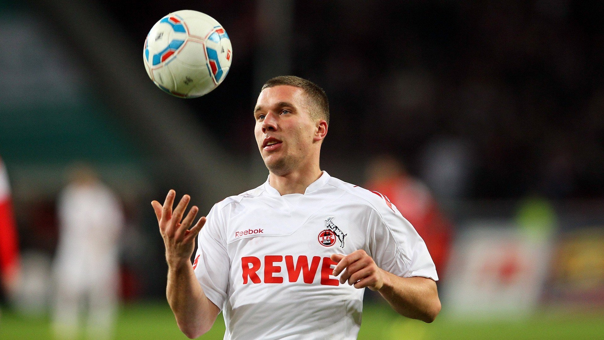 简：凭借敏捷的边路移动，为全黑队带来无数进攻机会