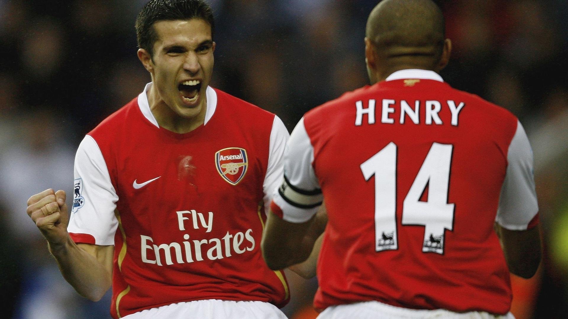 英超激烈争夺，几支豪门角逐榜首宝座